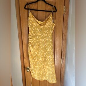 Yellow dress with polka dots size L nwt